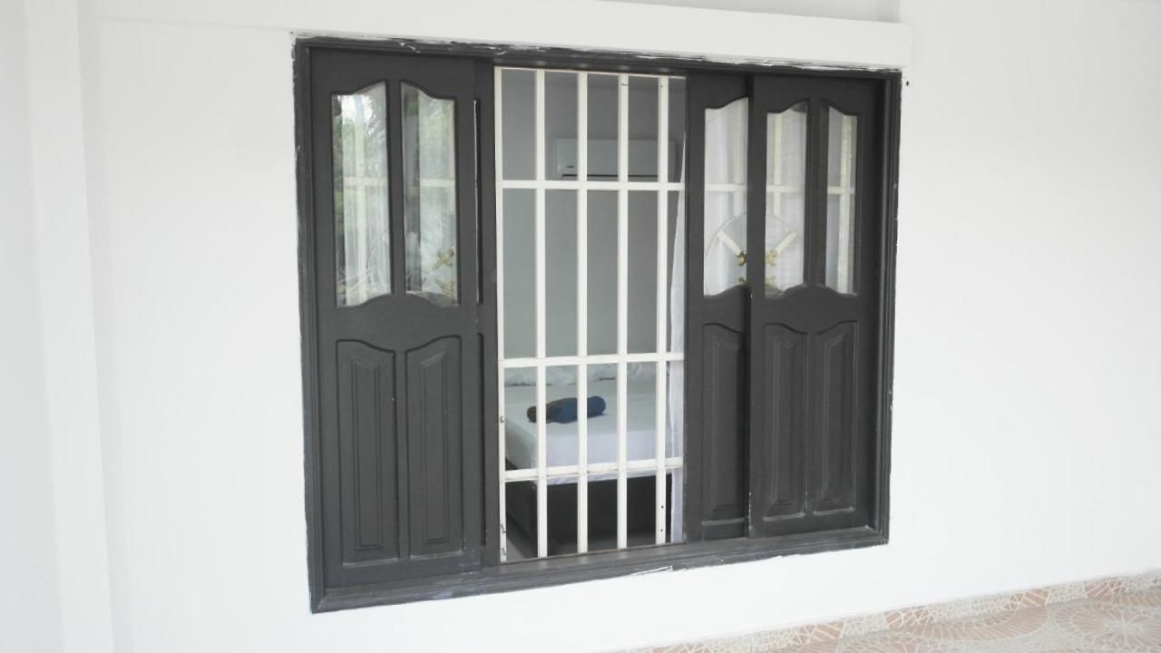 Pensión In Guest - C1-l Near The Sea With Pool Air Conditioning And Wifi