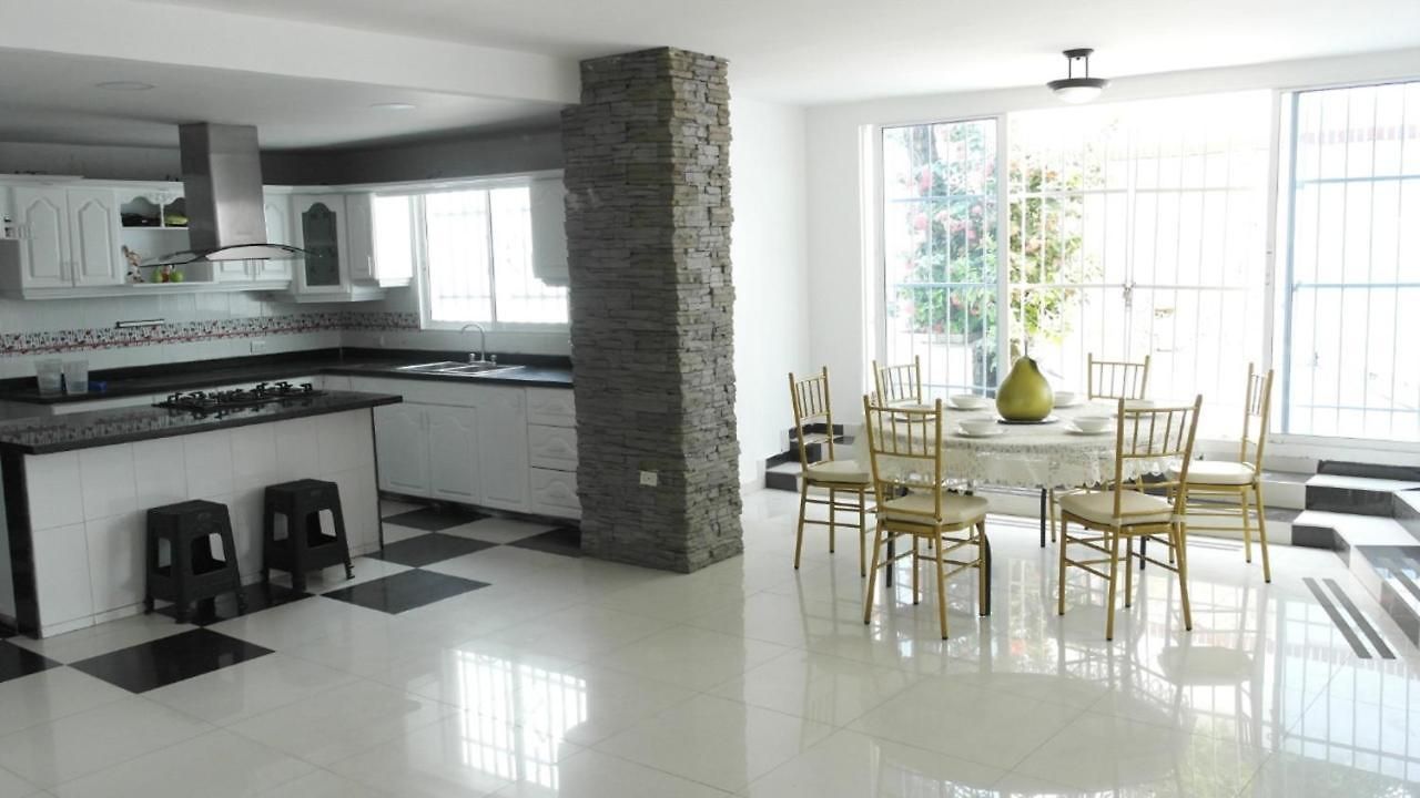 In Guest - C1-l Near The Sea With Pool Air Conditioning And Wifi *