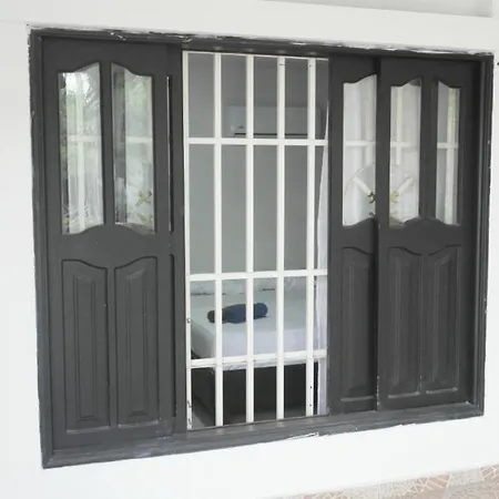 Pensión In Guest - C1-l Near The Sea With Pool Air Conditioning And Wifi